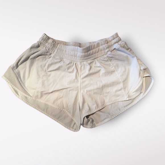 lululemon athletica Pants - Lululemon Hotty Hot Shorts 2.5"